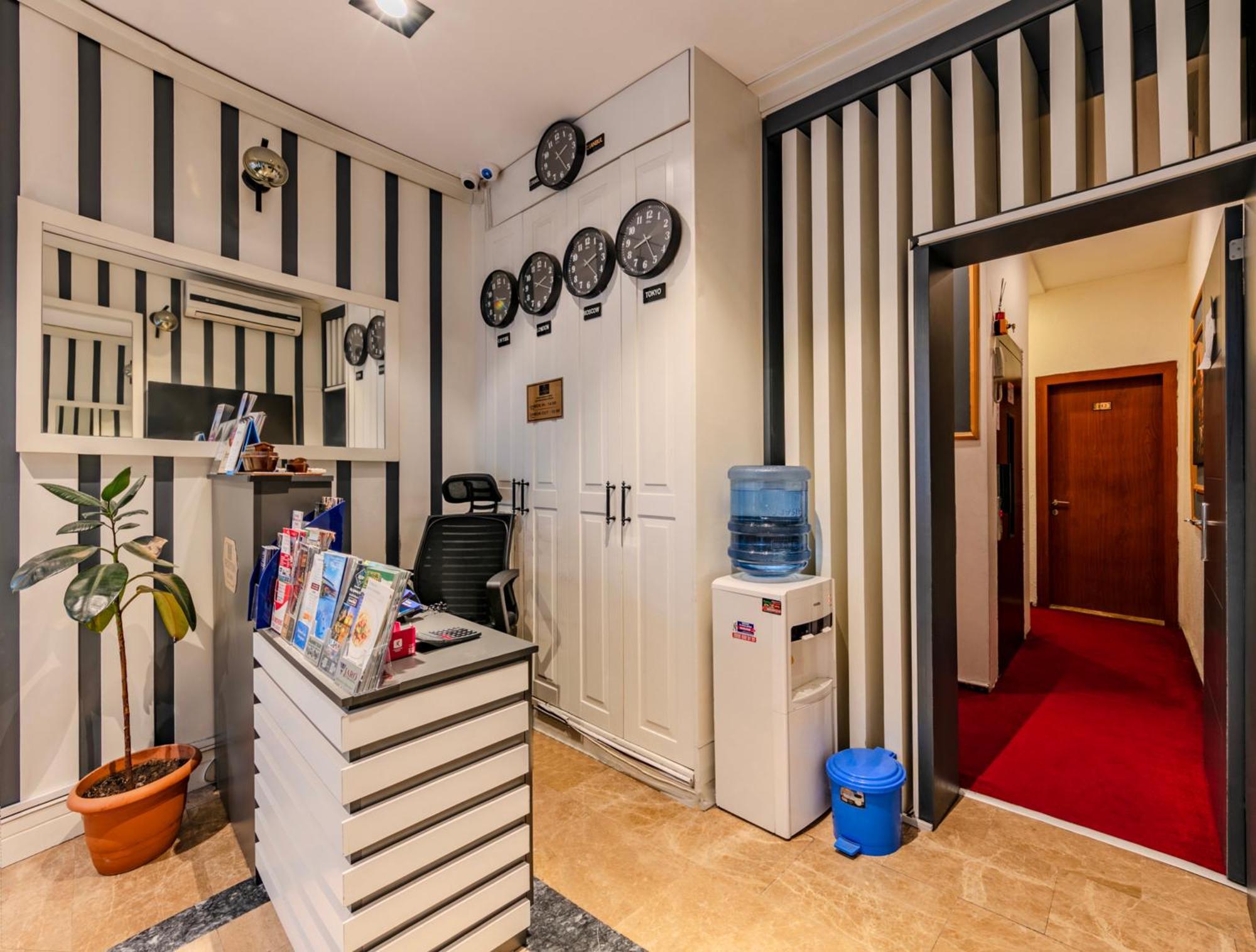 La Pazza Suites Istanbul Exterior photo